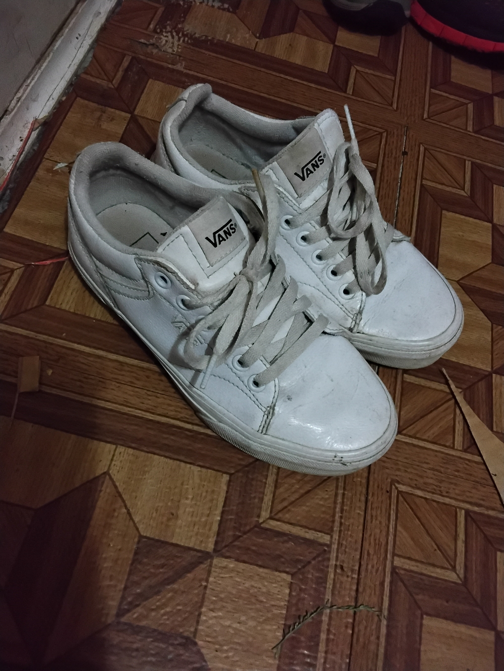 Vans Women's White Leather Low-Top Skate Sneakers